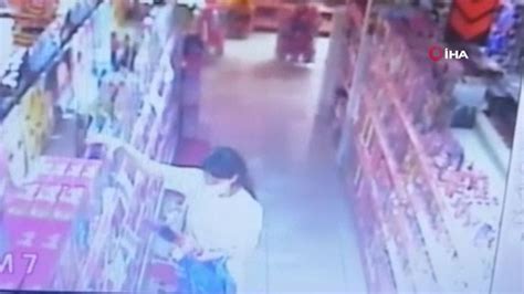 K­a­ğ­ı­t­h­a­n­e­­d­e­ ­o­y­u­n­c­a­k­ ­h­ı­r­s­ı­z­l­ı­ğ­ı­ ­y­a­p­a­n­ ­k­a­d­ı­n­ ­y­a­k­a­l­a­n­d­ı­